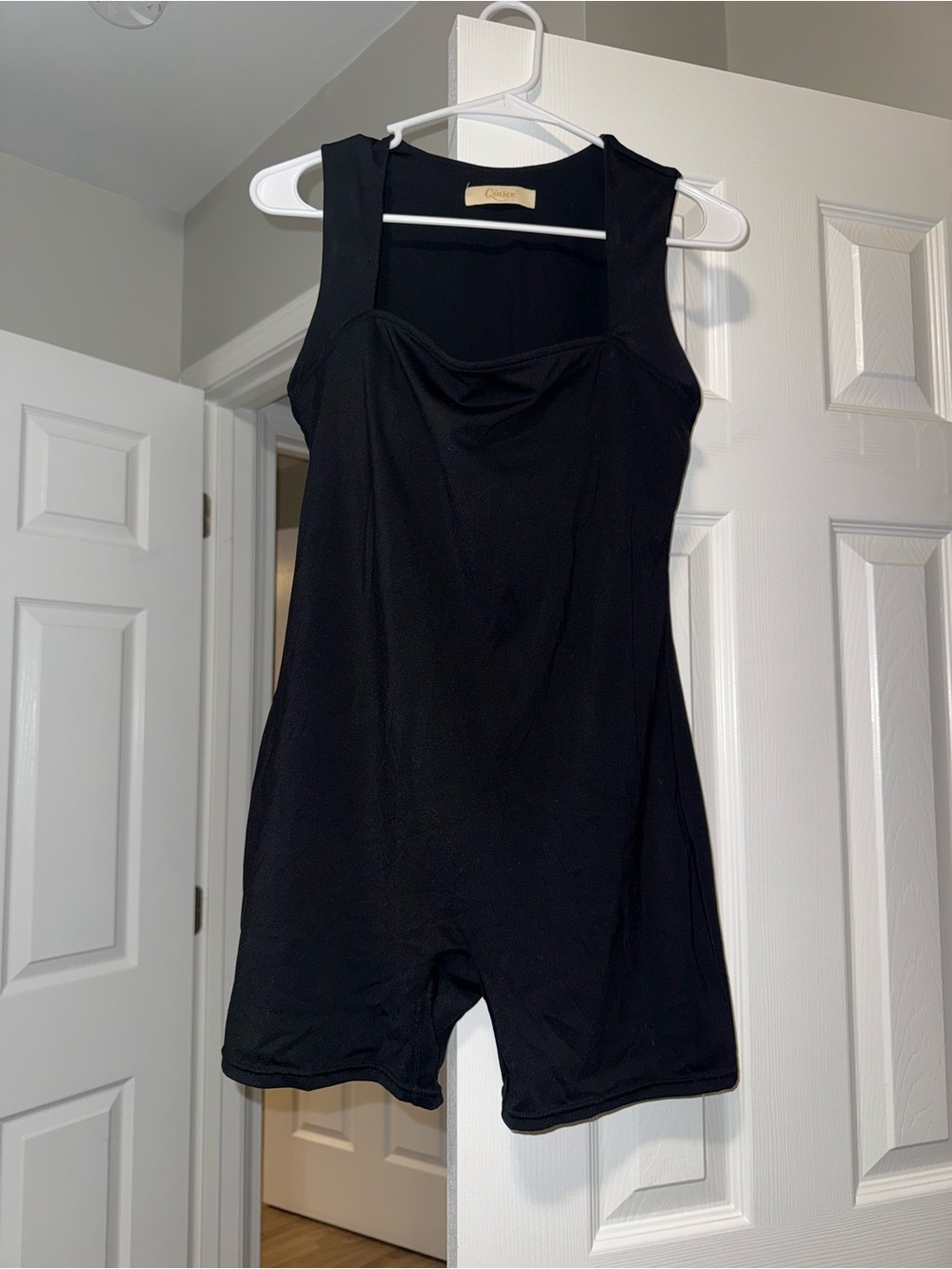 Qinsen Black Sleeveless Romper